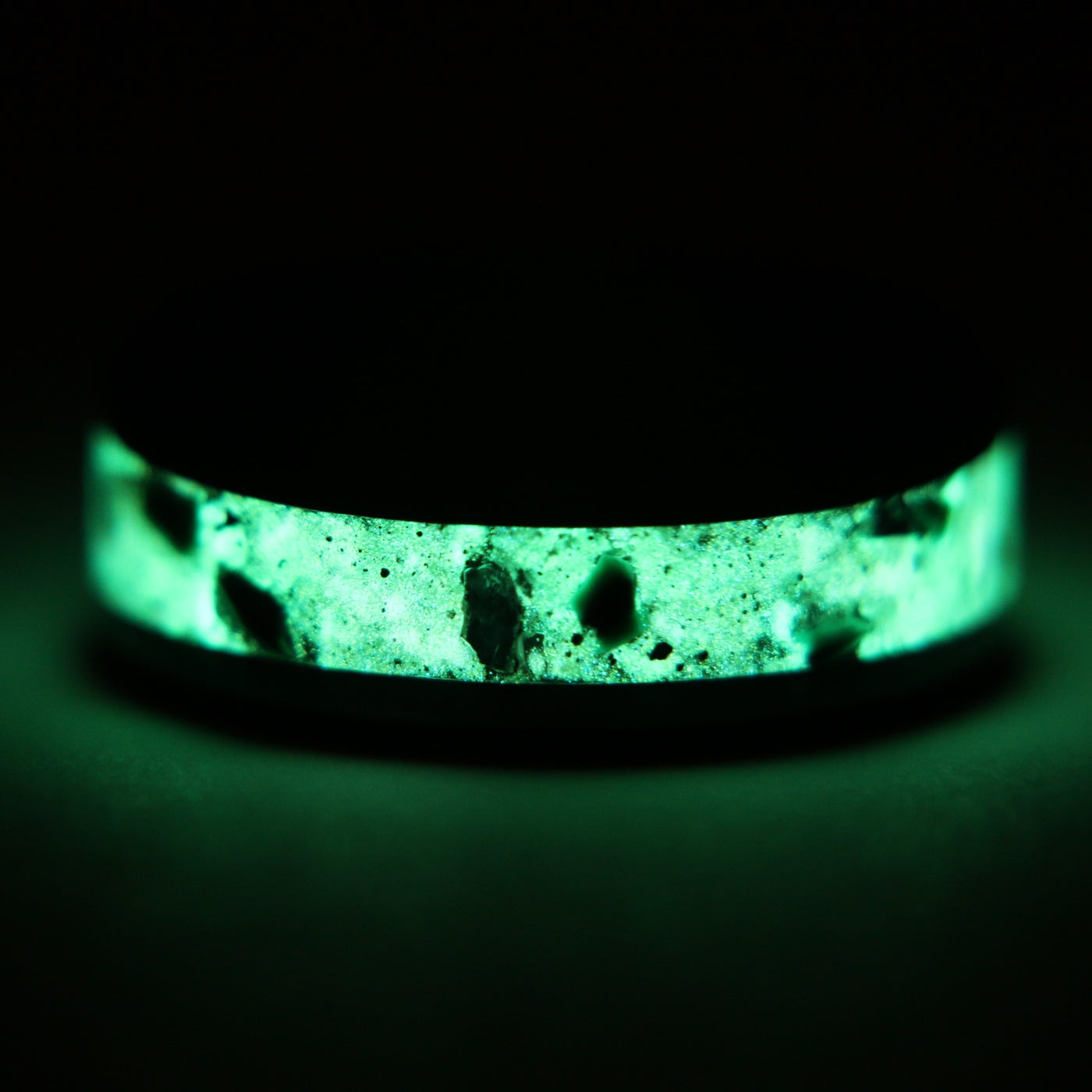Deep Space Black Ceramic Glowstone Ring