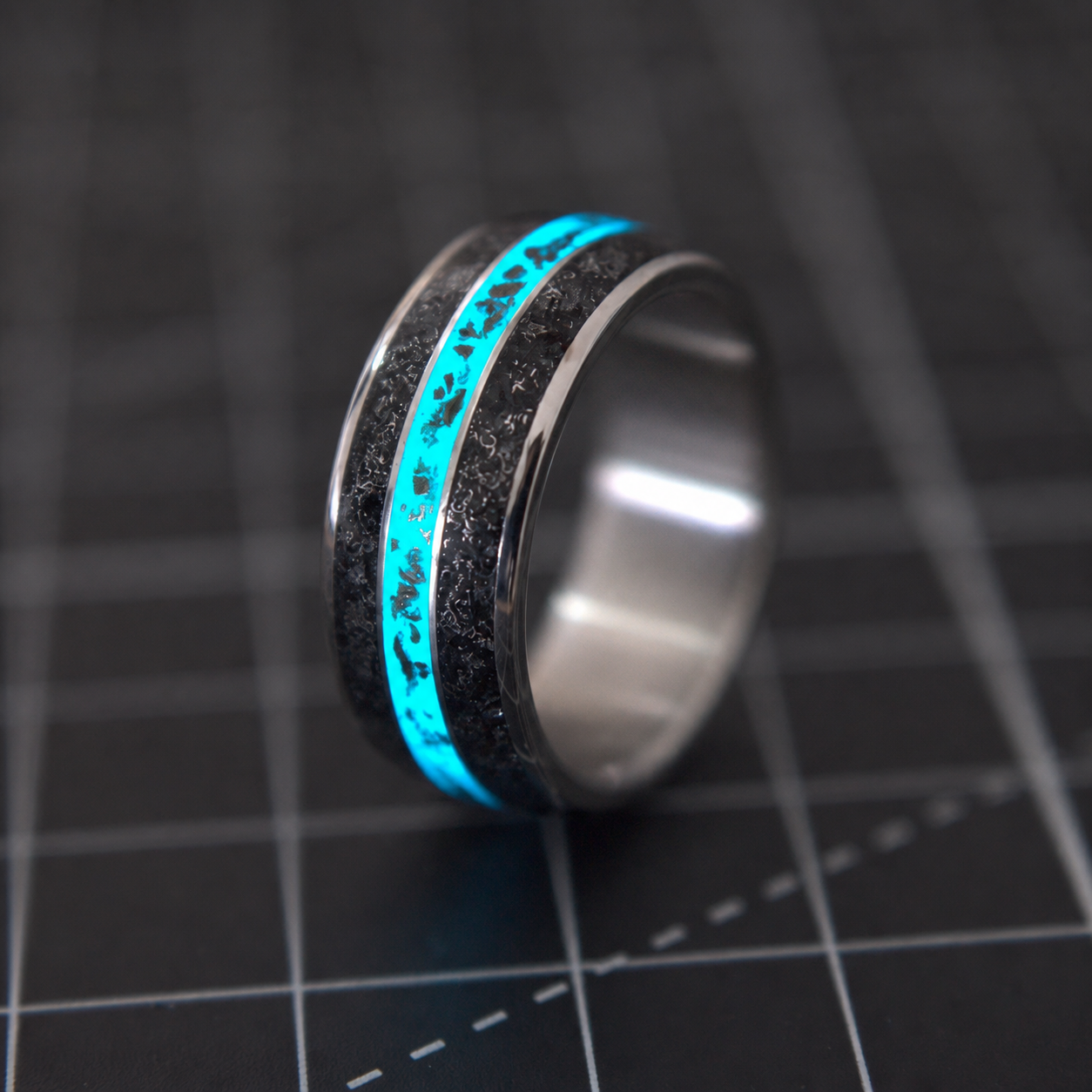 Terra Fortuna Glowstone Ring glowing view