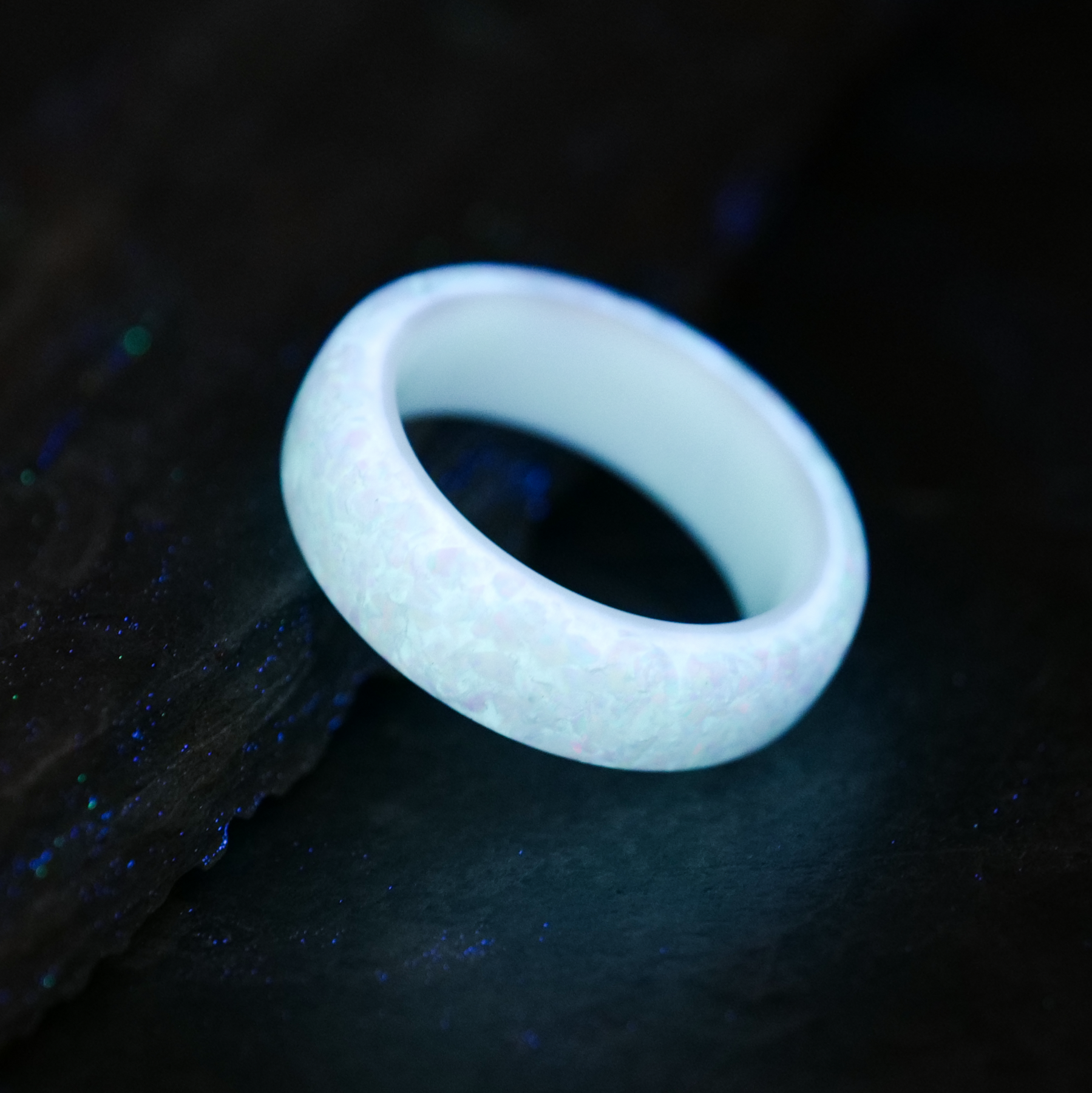 Pearl White Opal Dust Glowstone Ring | Patrick Adair Designs | Fingerringe