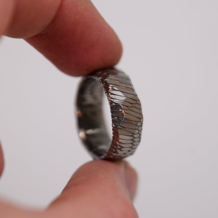 Acid etched superconductor ring with obsidian facets store