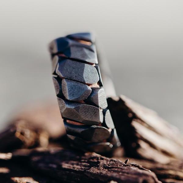 Superconductor ring with obsidian facets store